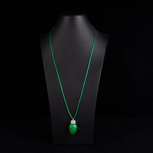 Collier de Noël avec pendentif ampoule verte sur cordon noir pour bijoux de fête festifs