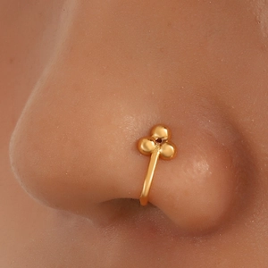Clip de nez doré en U avec design minimaliste de trèfle à trois perles pour femme