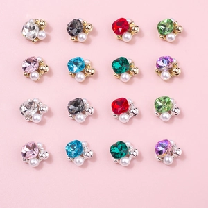 Set aus 16 bunten Kristall-Nagelanhängern mit Perlen und Metallbasis für Nailart DIY