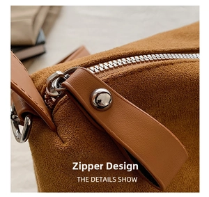 Détails de fermeture éclair argentée et rivets sur le sac oreiller en daim marron