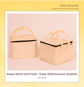 Detail of insulated birthday cake delivery bag with zipper closure and durable top handles