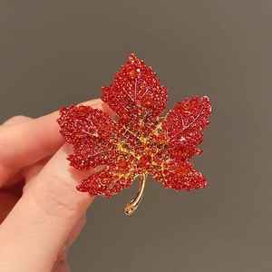 Elegant red maple leaf brooch featuring shimmering crystals on a gold-tone alloy base
