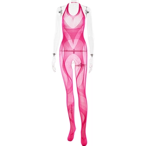 Detailweergave van een roze mesh bodysuit met halternek en pure doorschijnende textuur
