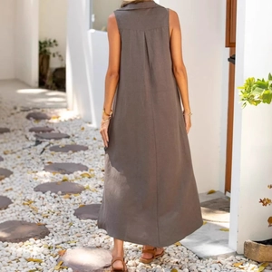 Detail of the back pleat and collar on this loose cotton linen sleeveless dress