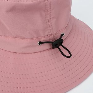 Pink hiking sun hat with adjustable chin strap and breathable quick-dry fabric details