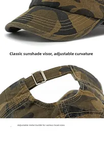 Detail van camouflagehoed met doorgestikte rand en verstelbare metalen gesp achter