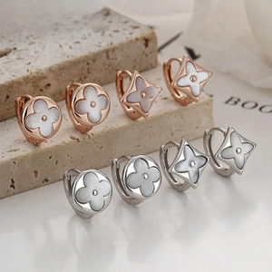 Detail view of 925 silver clover earrings in rose gold and silver flower designs
