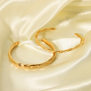 18K gold plated stainless steel open bangle with textured hammer finish and twist rope detail