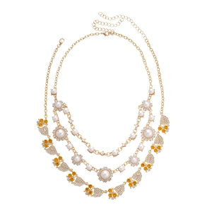 Elegante meerlaagse gouden ketting met witte parels, oranje kristallen en bladmotieven