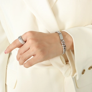 Zilveren chunky Cubaanse schakelarmband set met gestreepte ring van roestvrij staal