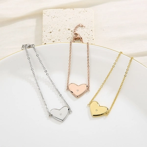 Trois bracelets cœur minimalistes en argent, or rose et or avec pierre de zircon