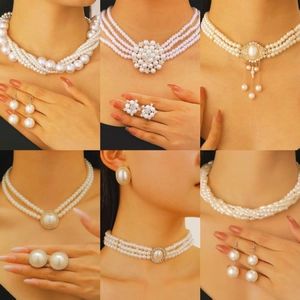 French Vintage Alloy Imitation Artificial Pearl Necklace And Earrings With Rhinestone Floral Pendant Elegant Accessory For Women