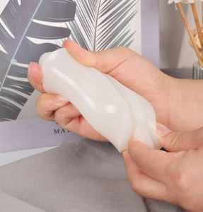 Primo piano dello stampo in silicone bianco flessibile con alta elasticità per il fai da te