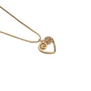 Collana dorata con ciondolo a cuore con design a spirale e pietre colorate