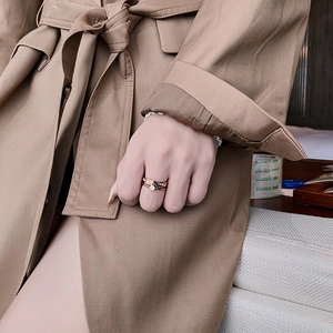 Double-layer rose gold titanium ring with a large zircon on a female model hand