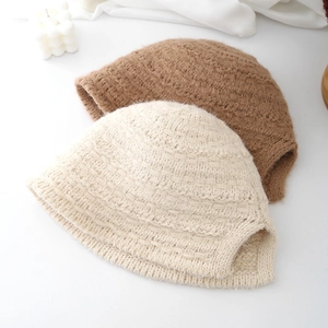 Knitted bucket hats in beige and brown, warm winter fisherman hats with textured patterns