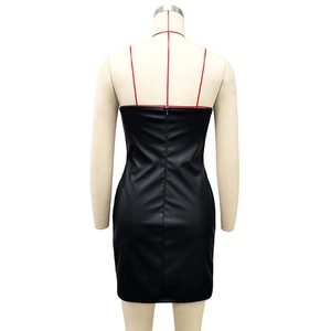 Detail des Rücken-Reißverschlusses am schwarzen PU-Leder-Minikleid für Damen