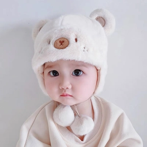 Cappello di peluche per neonati con paraorecchie e pompon in color crema