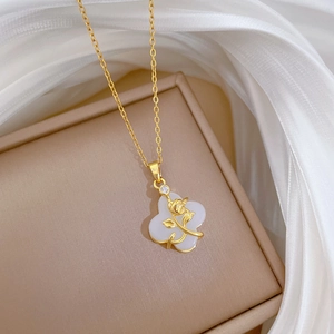 Elegant gold rose necklace with four-leaf clover pendant and sparkling zircon stone