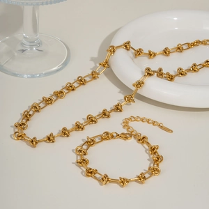 Ensemble collier et bracelet en acier inoxydable doré avec maillons à nœuds uniques
