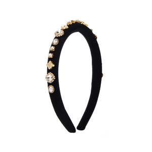 Détails du serre-tête vintage noir orné de motifs dorés, perles et cristaux brillants