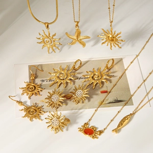 Parure de bijoux en acier inoxydable doré 18 carats avec pendentifs soleil et étoile de mer