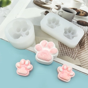 Detailed food-grade silicone molds for making cute cat paw chocolates and handmade soaps