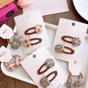 Set de pinzas para el pelo infantiles con botones de tela de flores y lunares