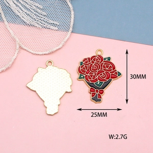Detail view of red rose bouquet pendant with dimensions 30mm x 25mm in gold alloy