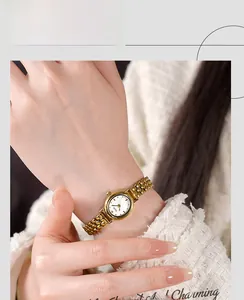 Elegante orologio da donna dorato con bracciale a catena e quadrante bianco ovale