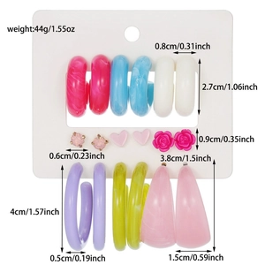 Detailed view of earring set dimensions and weight on white display card