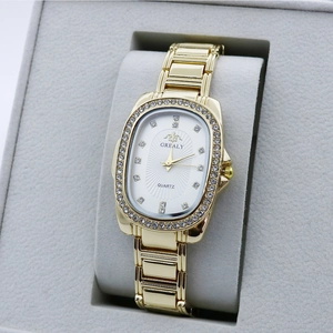 Luxury Women Quartz Watch Oval Dial Rhinestone Bezel Elegant Alloy Strap Fashion Ladies Wristwatch