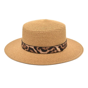 Cappello di paglia francese a cima piatta con fascia leopardata per protezione solare