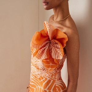 One-shoulder swimsuit with salmon leaf print and architectural ruffle decoration