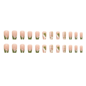 Faux ongles ballerine courts avec pointes françaises vertes, fleurs et strass