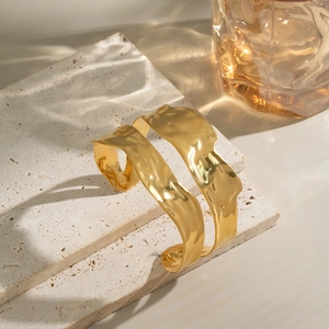 Exaggerated double-layered water ripple gold open cuff bracelet with hammered texture