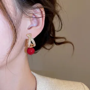 Elegant gold-plated crisscross earrings with red pearls and zircon for a vintage look