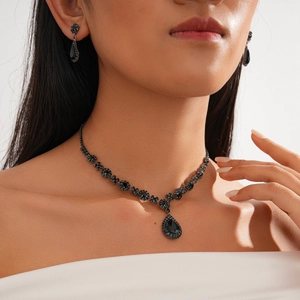 Teardrop Flower Necklace And Earrings Black Rhinestone Alloy Gothic Retro Luxury Pendant Jewelry For Women