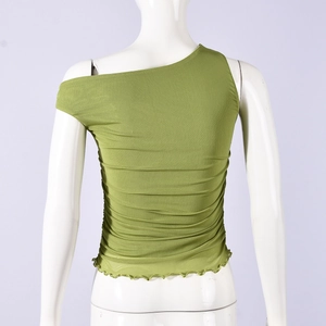 Vue arrière du haut vert à une épaule en mesh avec détails froncés et coupe ajustée