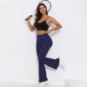 Detailansicht der dunkelblauen Yoga-Schlaghose mit hoher Taille und Push-Up-Effekt