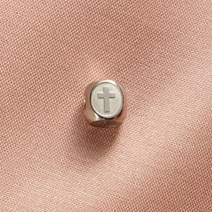 Perle carrée en acier inoxydable poli avec croix en relief pour colliers et bracelets