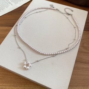 French vintage double-layer necklace with small pearls and a silver flower pendant display
