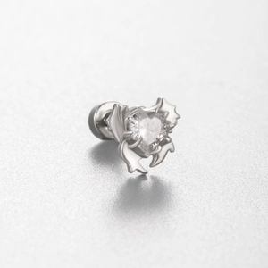 Surgical steel cartilage stud with heart-shaped zircon and thorny flame claw setting