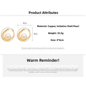 Boucles d'oreilles créoles dorées avec perles mesurant 4x4cm et pesant 35,9g
