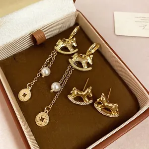 Boucles d'Oreilles Cheval à Bascule Künstliche Perle Gland Breloque Pièce Zircon Plaqué Or Avec Silver Earring Post