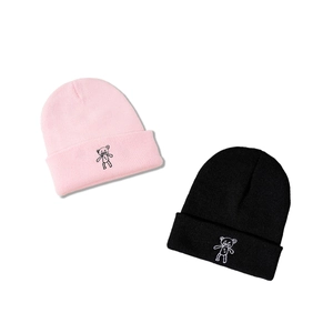 Bonnets en maille d'hiver rose et noir avec broderie d'ours mignonne et tendance