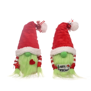 Paire de gnomes de Noël avec chapeaux rouges et barbes vertes tenant un cœur et signe