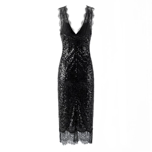 Robe noire à paillettes avec décolleté en V profond et bordure en dentelle délicate