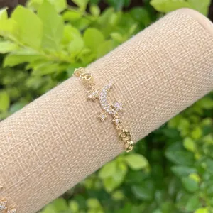 Bracciale placcato oro 18 carati con ciondoli luna, stella e cuore per l'uso quotidiano