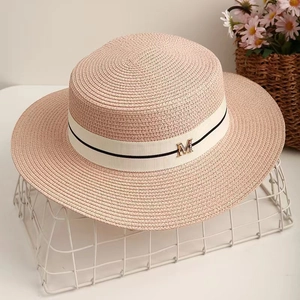Chapeau de soleil français à bord plat pour femme avec boucle M en métal rose poudré
